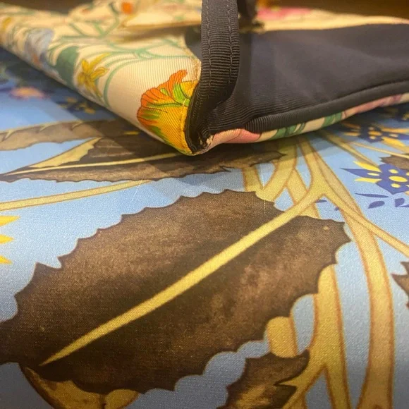 Gucci Flora Vintage Bow Clutch with Detachable Crossbody Strap - Picture 9 of 17